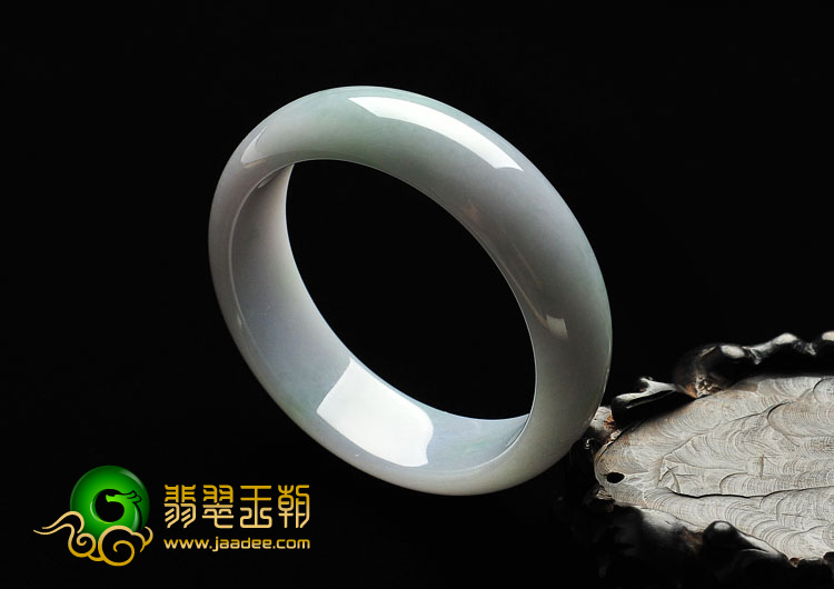 糯冰种淡春带彩缅甸翡翠A货手镯（57.9mm）