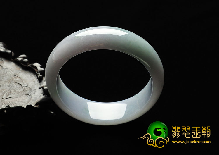 糯冰种淡春带彩缅甸翡翠A货手镯（57.9mm）