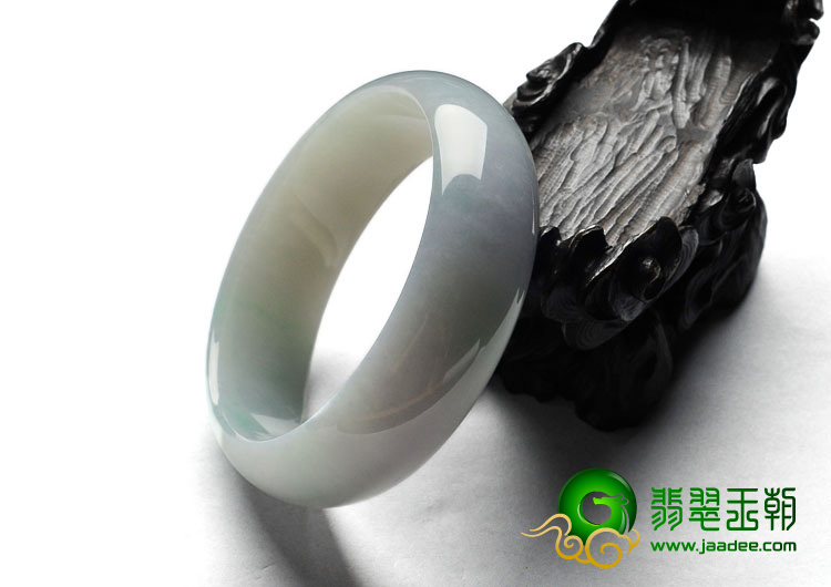 糯冰种淡春带彩缅甸翡翠A货手镯（56.3mm）