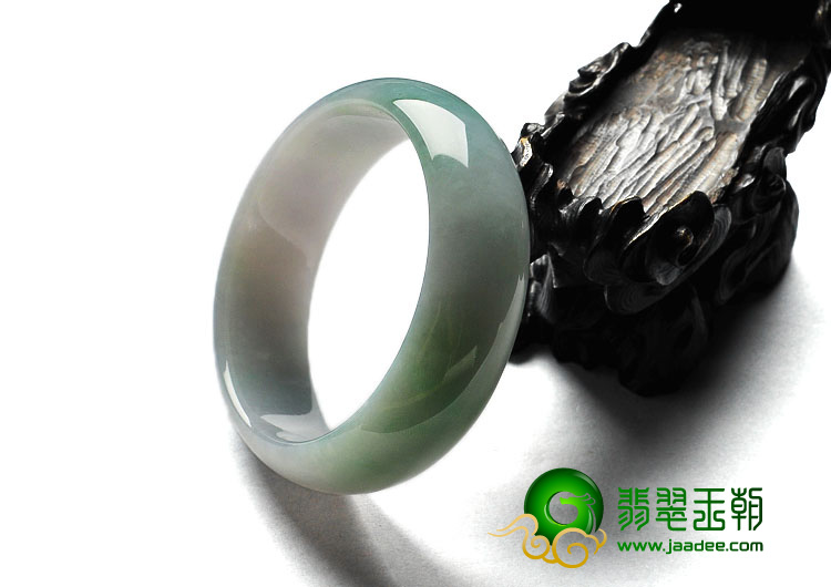 糯冰种淡春带彩缅甸翡翠A货手镯（56.1mm）
