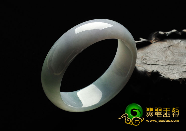 糯冰种淡春带彩缅甸翡翠A货手镯（56.1mm）