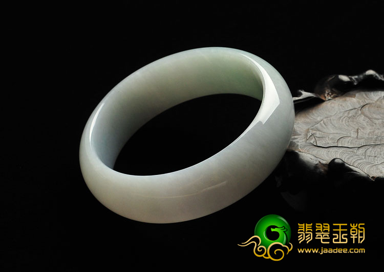糯冰种淡春带彩缅甸翡翠A货手镯（57.6mm）