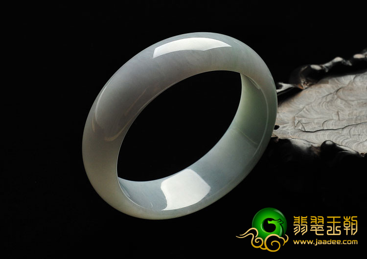 糯冰种淡春带彩缅甸翡翠A货手镯（57.6mm）