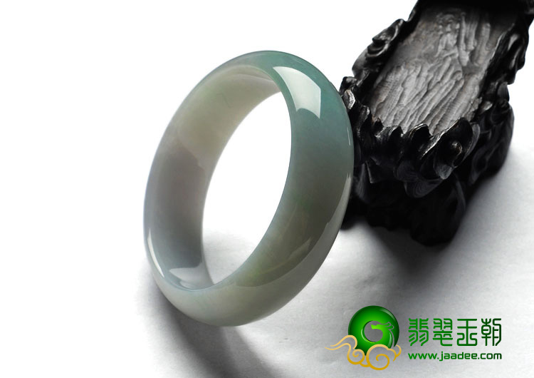 糯冰种淡春带彩缅甸翡翠A货手镯（57.6mm）