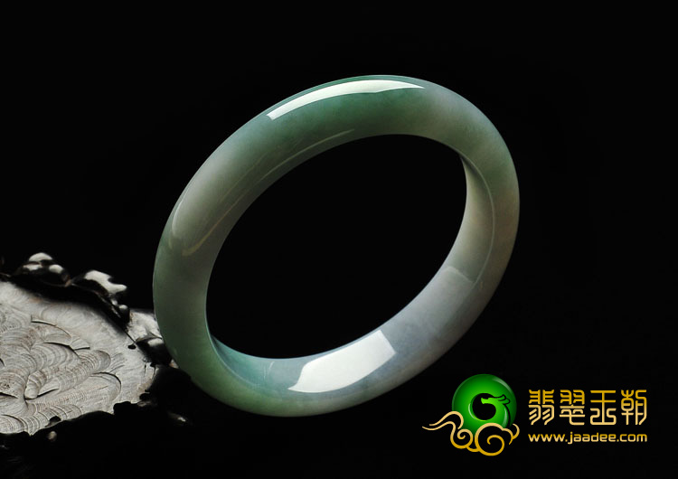 糯冰种淡春带彩缅甸翡翠A货手镯（60mm）