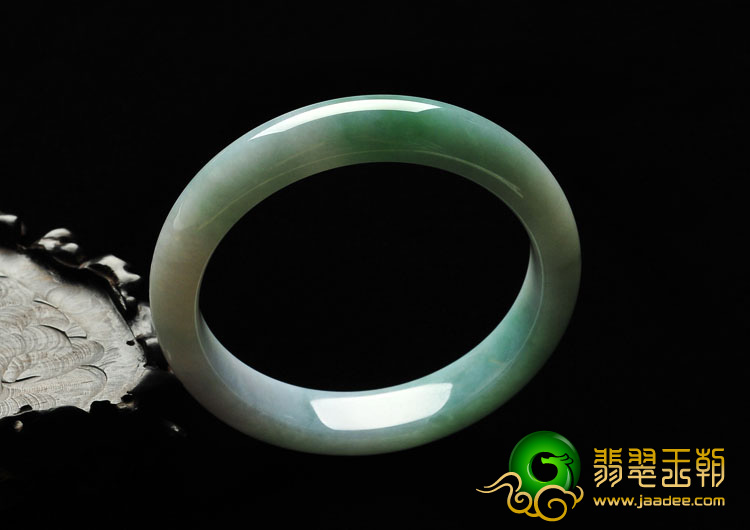 糯冰种淡春带彩缅甸翡翠A货手镯（60mm）