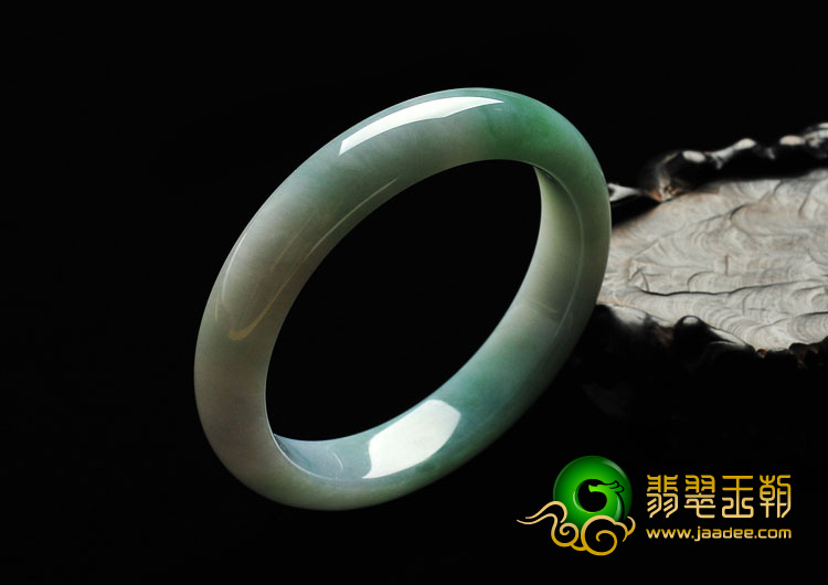 糯冰种淡春带彩缅甸翡翠A货手镯（60mm）