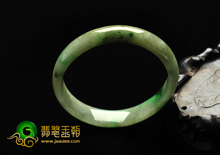 糯冰种飘翠缅甸翡翠A货贵妃镯（57.2mm-49.2mm）