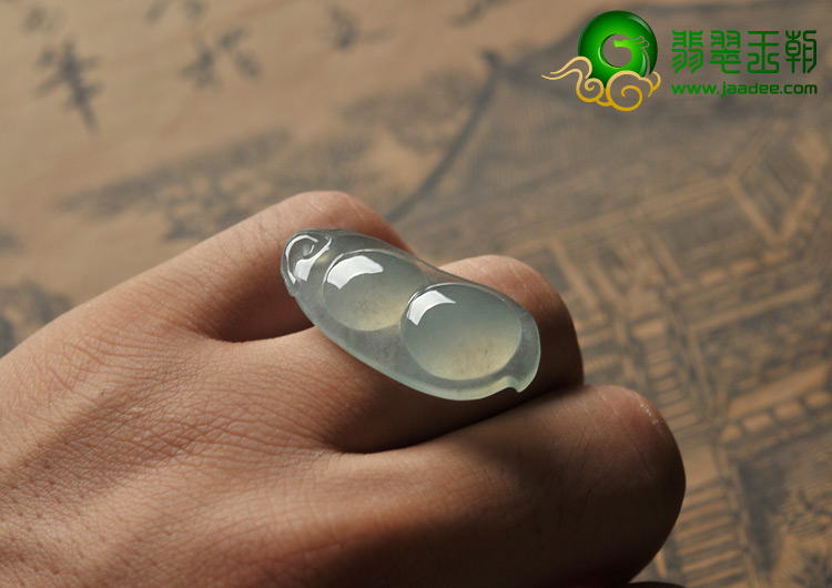冰种晴水缅甸翡翠A货四季豆挂件