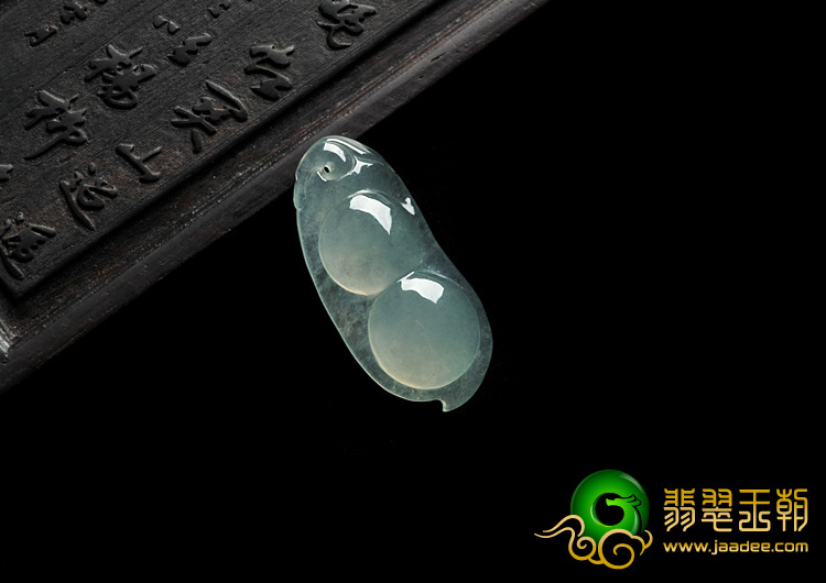 冰种晴水缅甸翡翠A货四季豆挂件