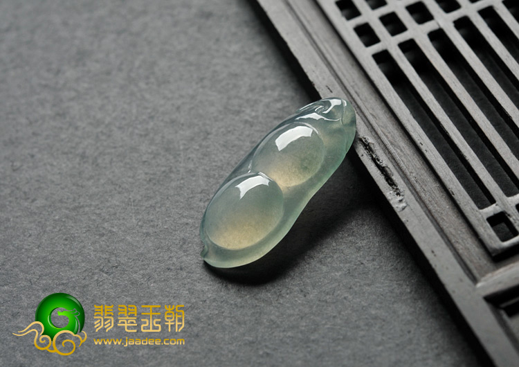 冰种晴水缅甸翡翠A货四季豆挂件
