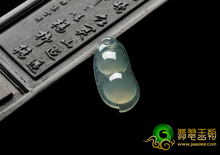 冰种晴水缅甸翡翠A货四季豆挂件