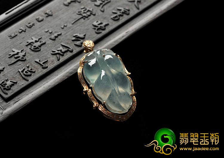 冰种略飘花缅甸翡翠A货镶玫瑰金金枝玉叶胸坠（真钻）