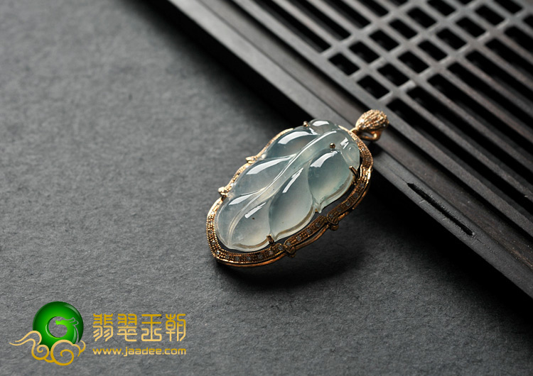 冰种略飘花缅甸翡翠A货镶玫瑰金金枝玉叶胸坠（真钻）