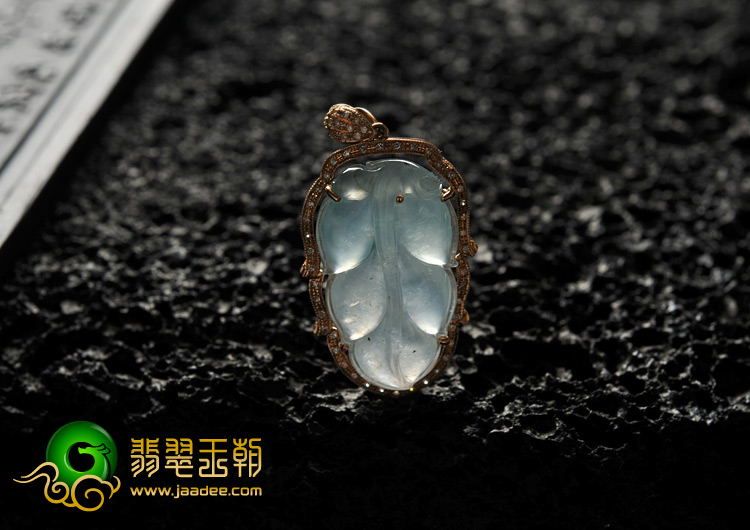 冰种略飘花缅甸翡翠A货镶玫瑰金金枝玉叶胸坠（真钻）