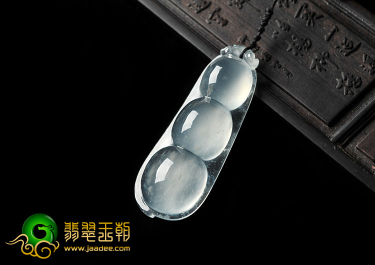 冰玻种缅甸翡翠A货四季豆挂件