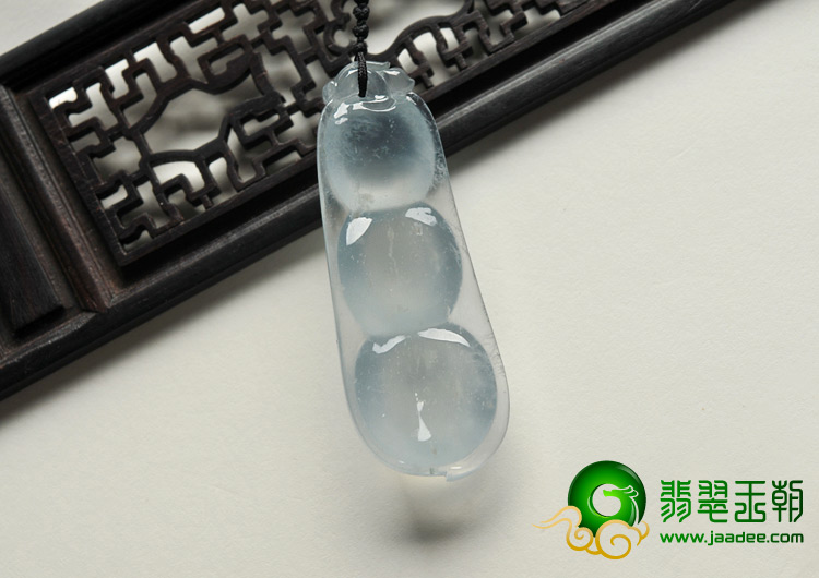 冰玻种缅甸翡翠A货四季豆挂件