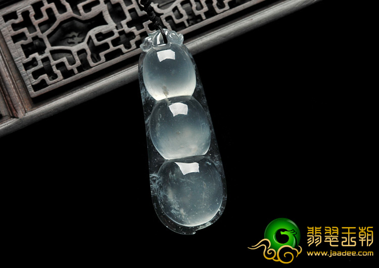冰玻种缅甸翡翠A货四季豆挂件