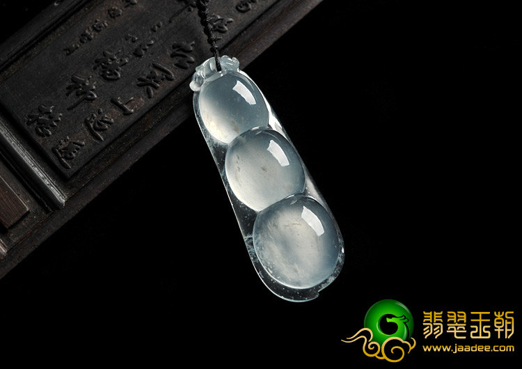 冰玻种缅甸翡翠A货四季豆挂件