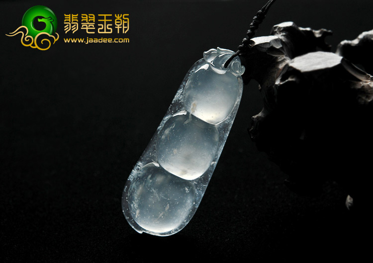 冰玻种缅甸翡翠A货四季豆挂件