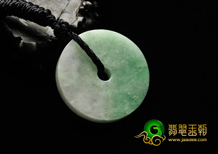 糯冰种淡春带彩缅甸翡翠A货平安扣挂件