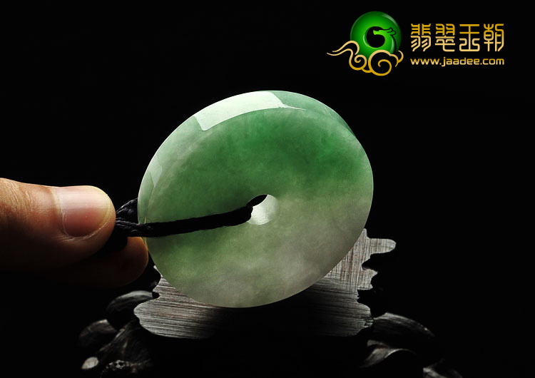 糯冰种淡春带彩缅甸翡翠A货平安扣挂件