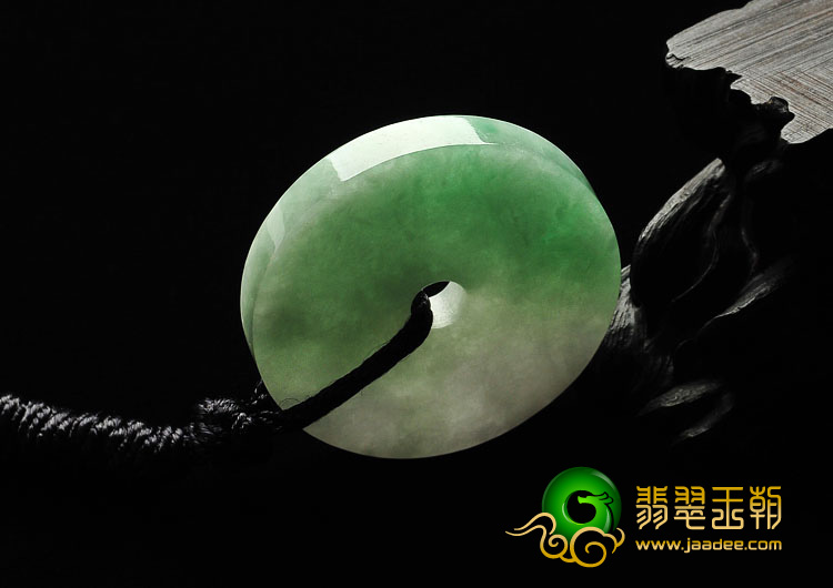 糯冰种淡春带彩缅甸翡翠A货平安扣挂件