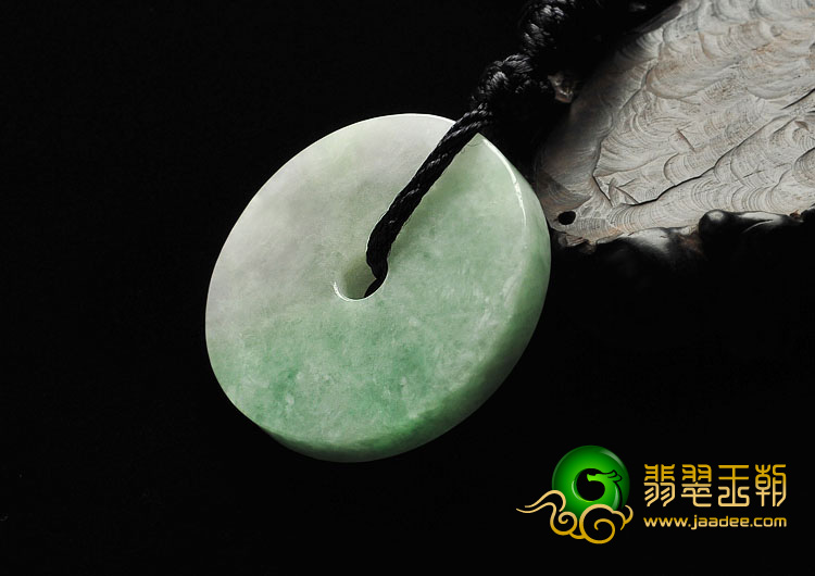糯冰种淡春带彩缅甸翡翠A货平安扣挂件
