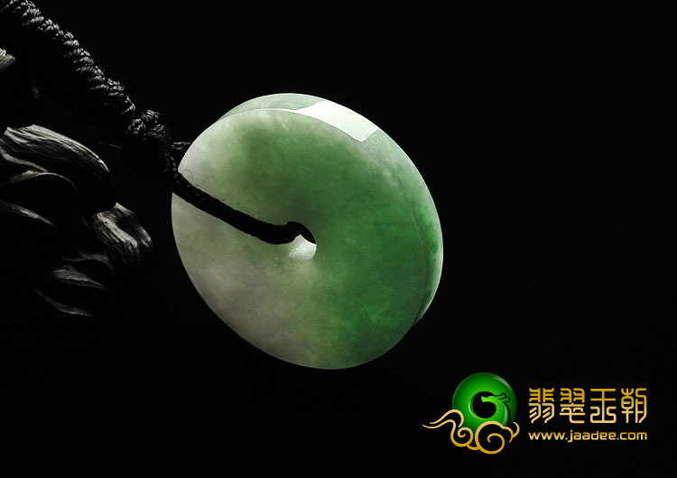 糯冰种淡春带彩缅甸翡翠A货平安扣挂件
