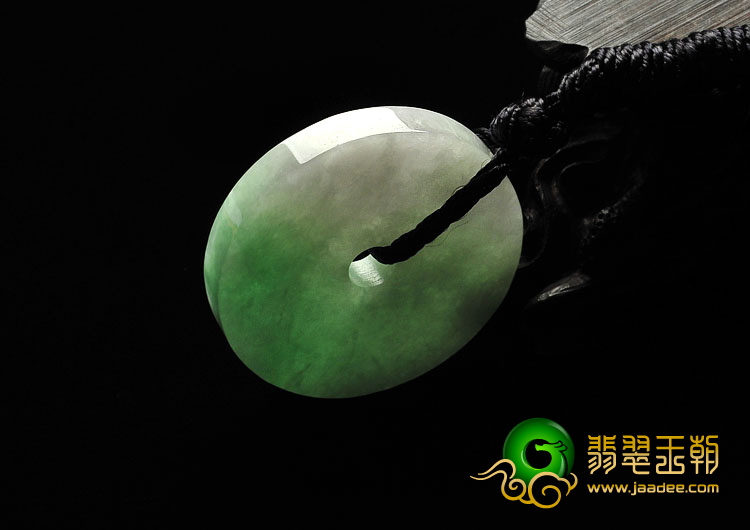 糯冰种淡春带彩缅甸翡翠A货平安扣挂件