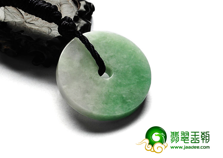 糯冰种淡春带彩缅甸翡翠A货平安扣挂件