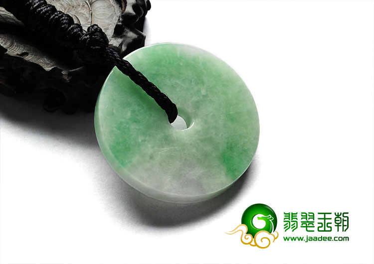 糯冰种淡春带彩缅甸翡翠A货平安扣挂件