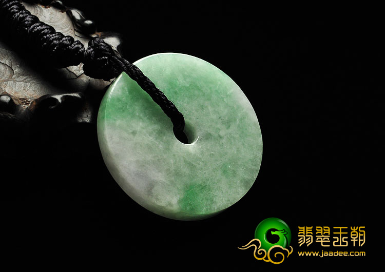 糯冰种淡春带彩缅甸翡翠A货平安扣挂件