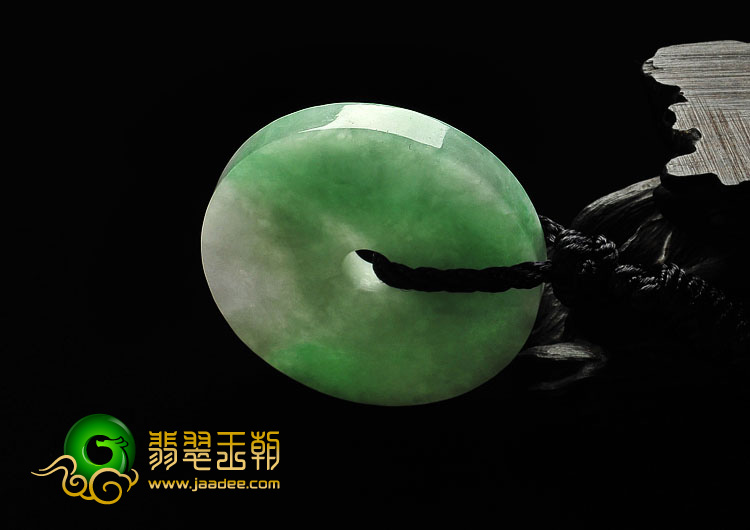 糯冰种淡春带彩缅甸翡翠A货平安扣挂件