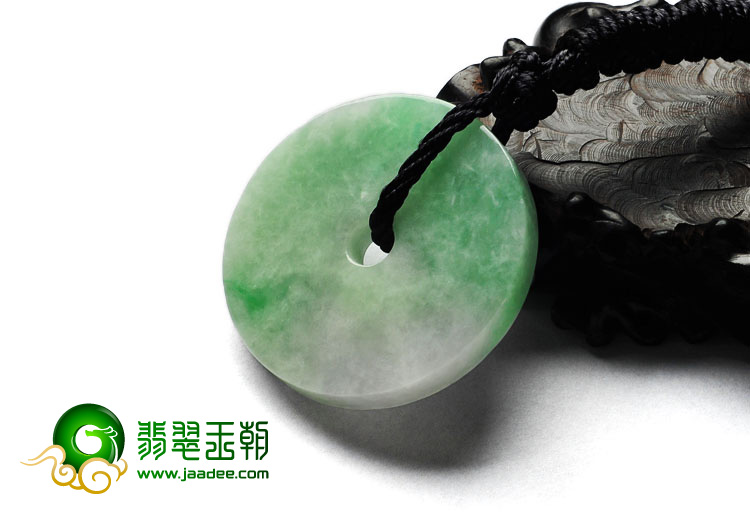 糯冰种淡春带彩缅甸翡翠A货平安扣挂件