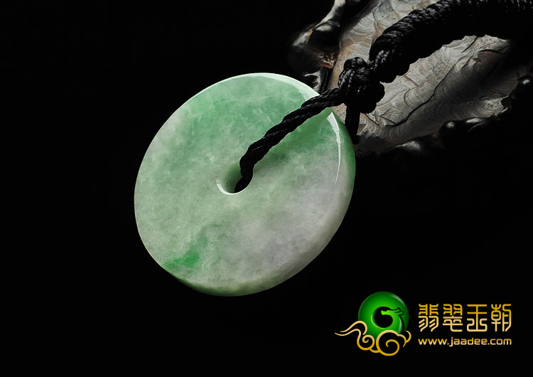 糯冰种淡春带彩缅甸翡翠A货平安扣挂件