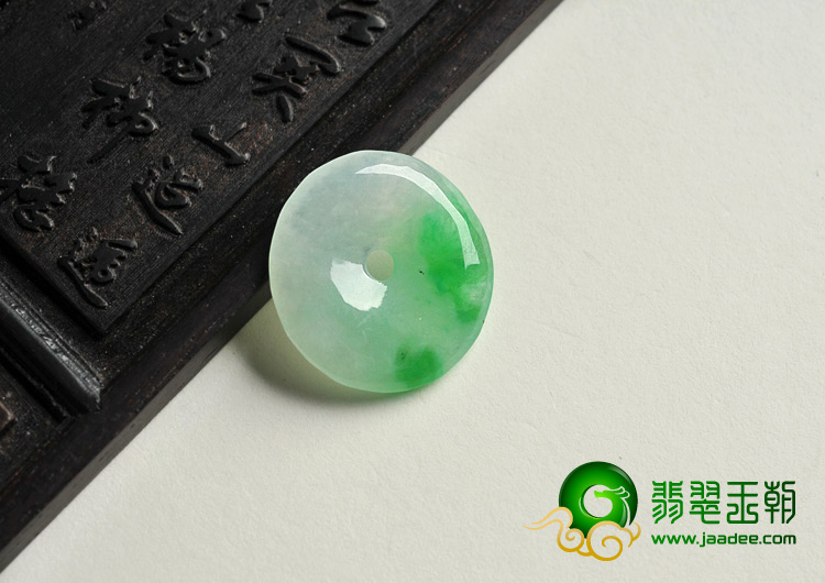 冰种翠色缅甸翡翠A货平安扣挂件