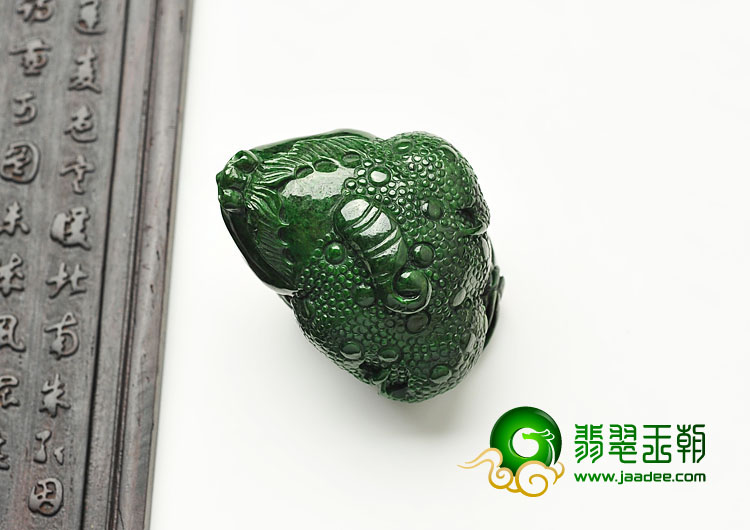 细糯种干青缅甸翡翠A货金蟾挂件
