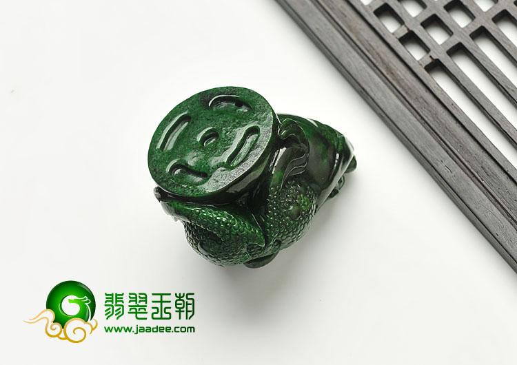 细糯种干青缅甸翡翠A货金蟾挂件