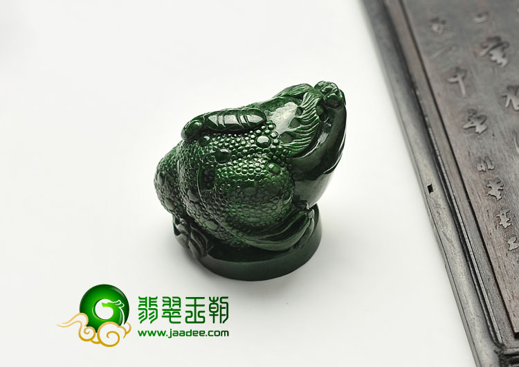 细糯种干青缅甸翡翠A货金蟾挂件