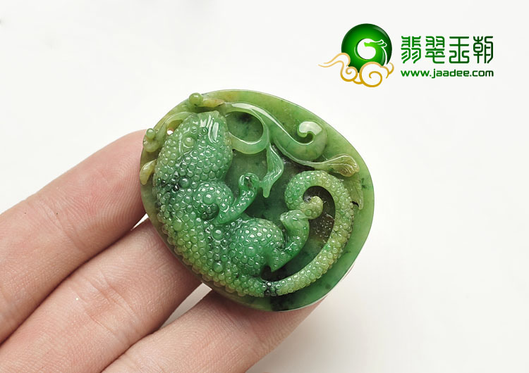 细糯种黄加绿缅甸翡翠A货今非昔比挂件