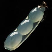 冰种飘花缅甸翡翠A货四季豆挂件