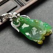 冰种黄加绿缅甸翡翠A货镶白金如意胸坠（真钻）