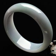 糯冰种淡春带彩缅甸翡翠A货手镯（57.9mm）