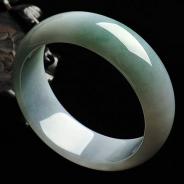 糯冰种淡春带彩缅甸翡翠A货手镯（56.1mm）