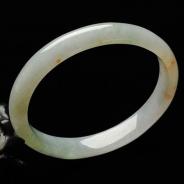 糯冰种飘黄花缅甸翡翠A货贵妃镯（55.4-47.5mm）