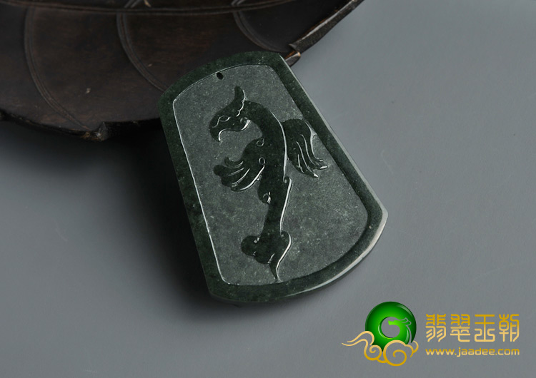 糯冰种墨翠缅甸翡翠A货龙牌挂件