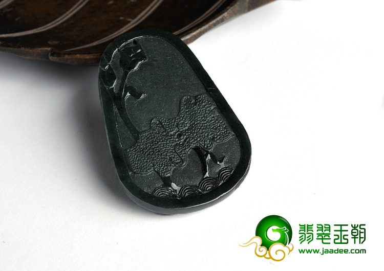 糯冰种墨翠缅甸翡翠A货龙牌挂件