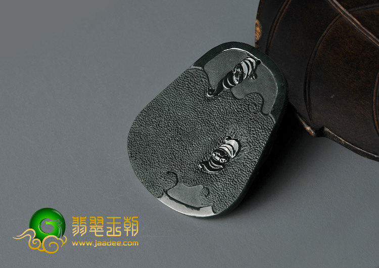 糯冰种墨翠缅甸翡翠A货龙牌挂件