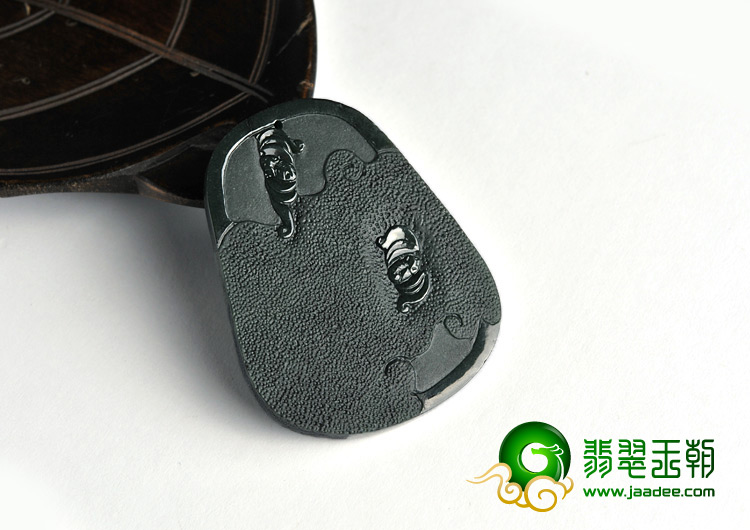 糯冰种墨翠缅甸翡翠A货龙牌挂件